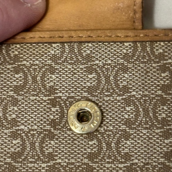 Vintage Celine Macadam - Ladies long wallet in beige. Kiss lock. Snap front. - Picture 4 of 16